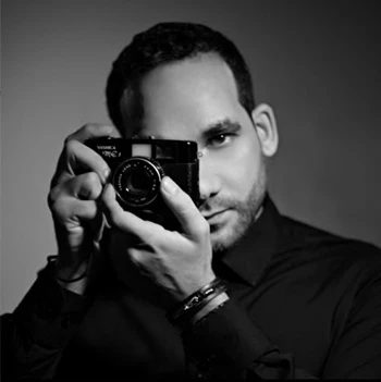 Lázarus, fotógrafo especialista em ensaios sensuais para acompanhantes de luxo em Fortaleza.