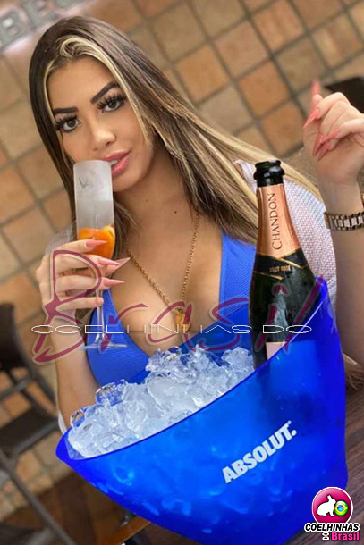 foto caseira 11 da garota acompanhante em Salvador, ela é blogueira universitária estilo patricinha | Acompanhantes Salvador | COELHINHAS DO BRASIL